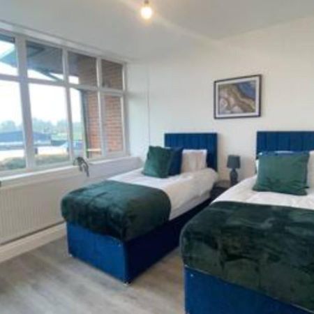 2 Bedroom Apartment - Flitwick - Contractor Friendly - Tourist Ready - Full Kitchen - Wifi - Smart Tv - Sofa Bed - Free Parking - Ideal For Short Or Long Stays Eksteriør billede