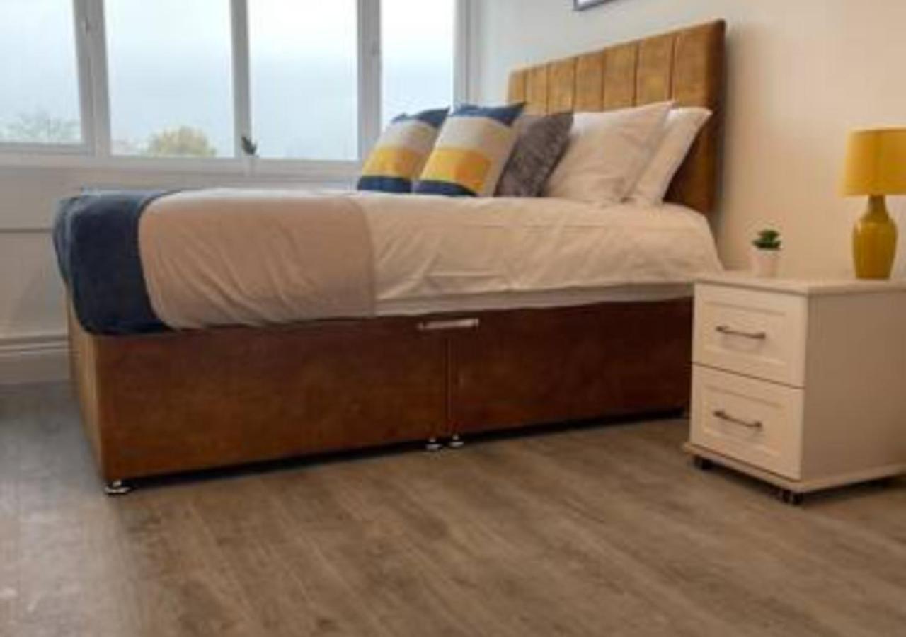 2 Bedroom Apartment - Flitwick - Contractor Friendly - Tourist Ready - Full Kitchen - Wifi - Smart Tv - Sofa Bed - Free Parking - Ideal For Short Or Long Stays Eksteriør billede