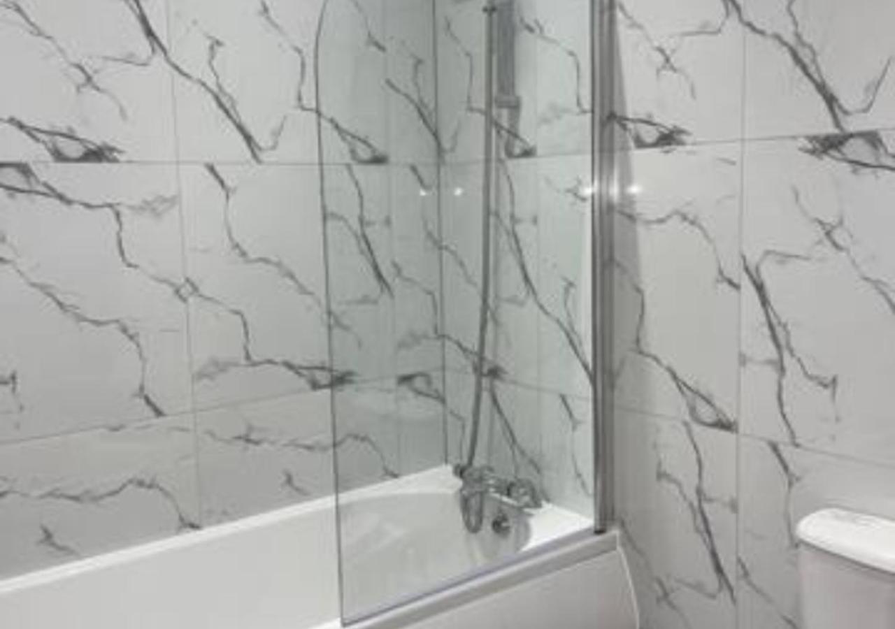 2 Bedroom Apartment - Flitwick - Contractor Friendly - Tourist Ready - Full Kitchen - Wifi - Smart Tv - Sofa Bed - Free Parking - Ideal For Short Or Long Stays Eksteriør billede
