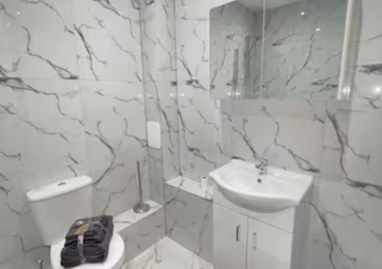 2 Bedroom Apartment - Flitwick - Contractor Friendly - Tourist Ready - Full Kitchen - Wifi - Smart Tv - Sofa Bed - Free Parking - Ideal For Short Or Long Stays Eksteriør billede