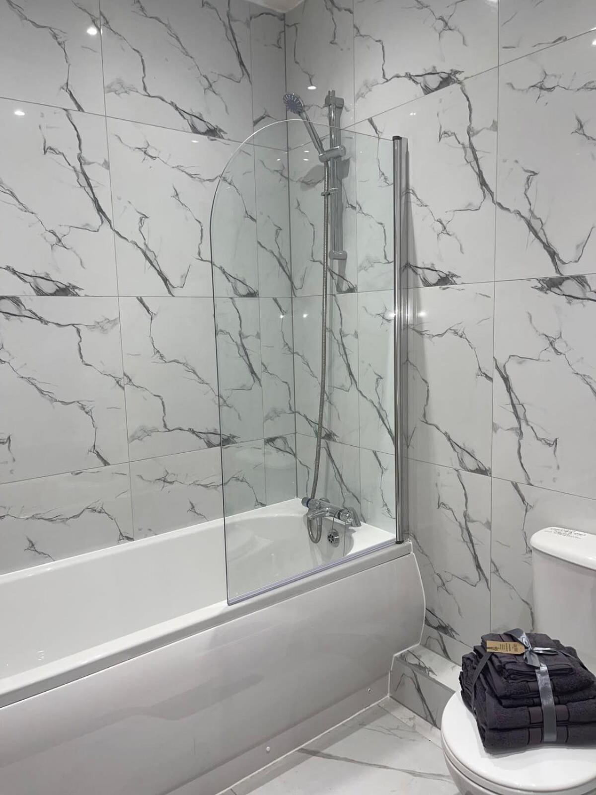 2 Bedroom Apartment - Flitwick - Contractor Friendly - Tourist Ready - Full Kitchen - Wifi - Smart Tv - Sofa Bed - Free Parking - Ideal For Short Or Long Stays Eksteriør billede