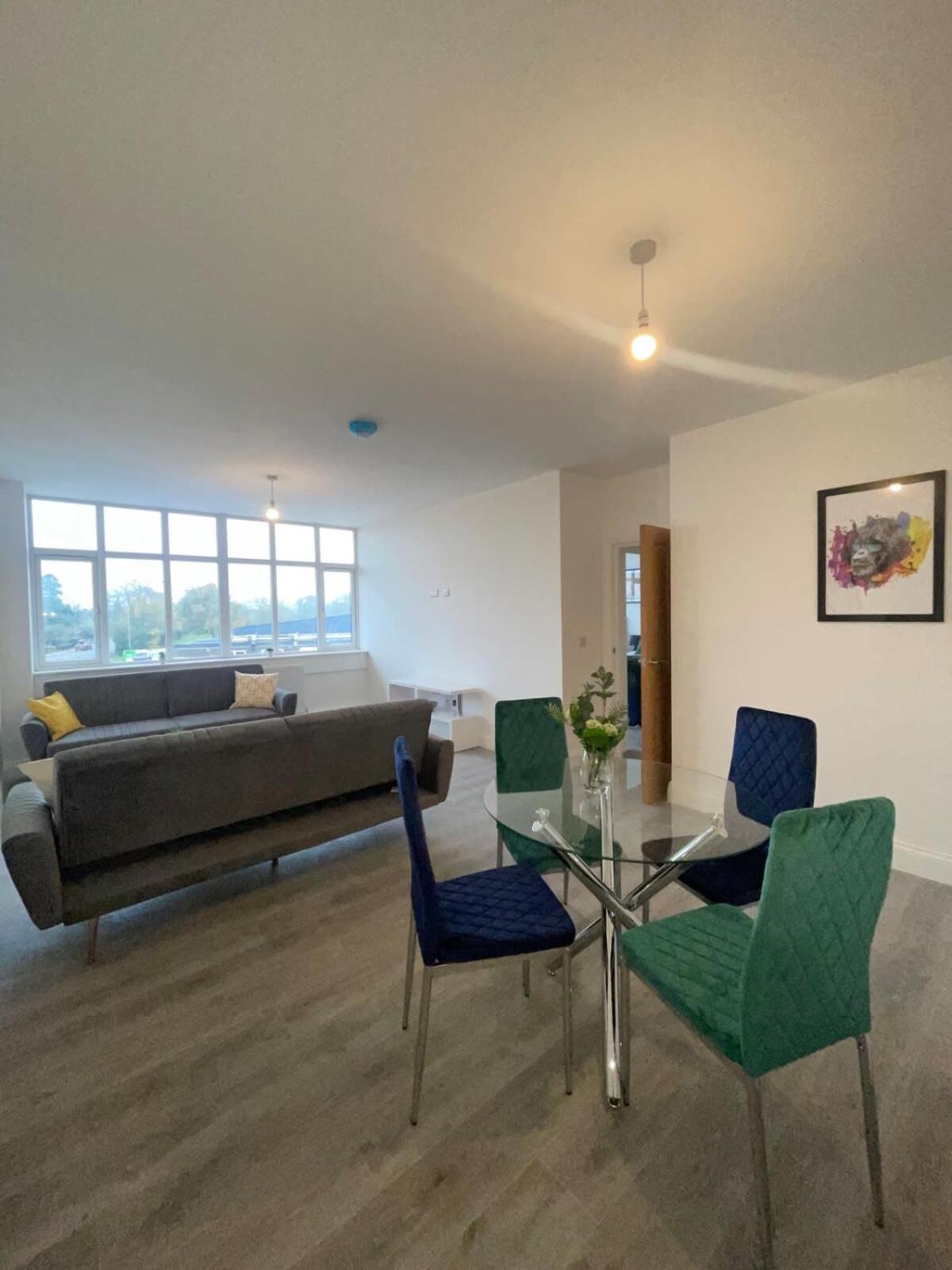 2 Bedroom Apartment - Flitwick - Contractor Friendly - Tourist Ready - Full Kitchen - Wifi - Smart Tv - Sofa Bed - Free Parking - Ideal For Short Or Long Stays Eksteriør billede