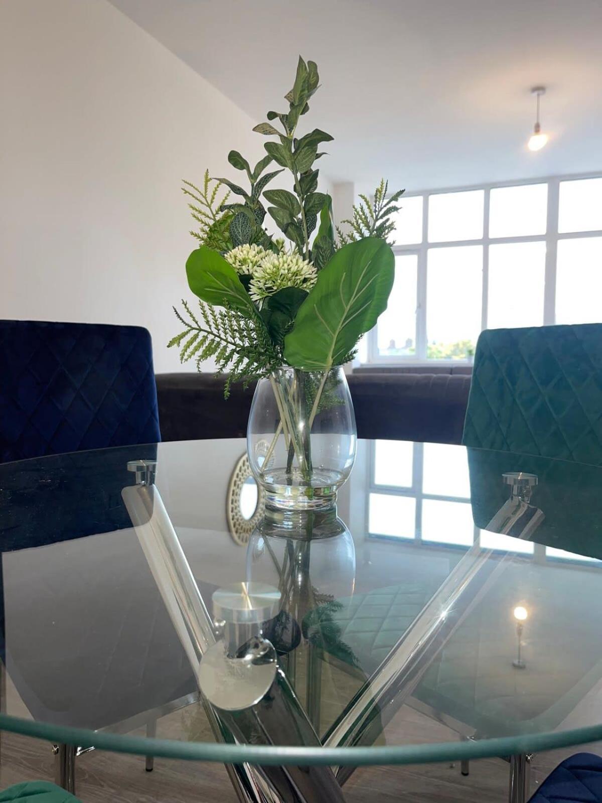 2 Bedroom Apartment - Flitwick - Contractor Friendly - Tourist Ready - Full Kitchen - Wifi - Smart Tv - Sofa Bed - Free Parking - Ideal For Short Or Long Stays Eksteriør billede